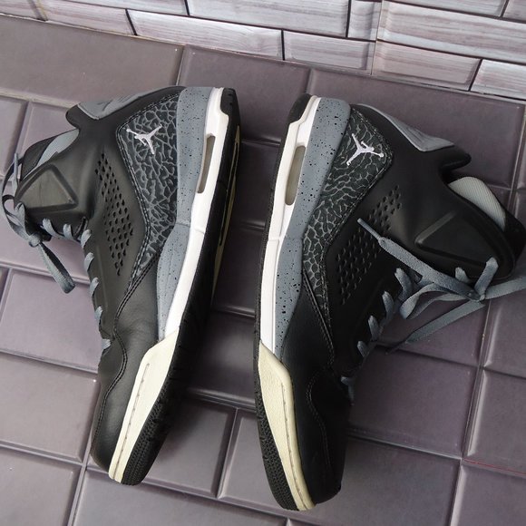 Size 12. Jordan Flight leather basketball  sneakers shoes. main image 10